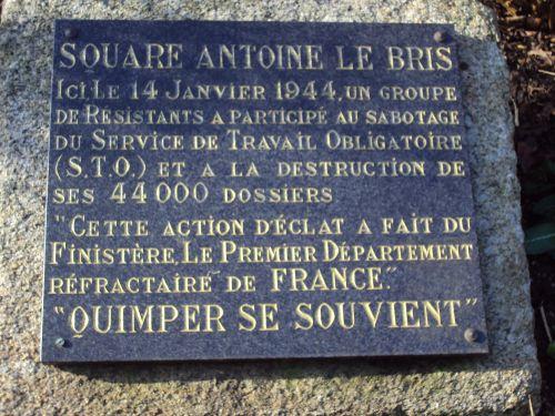 Plaque à la mémoire des résistants du Coup du STO Collège Brizeux Quimper